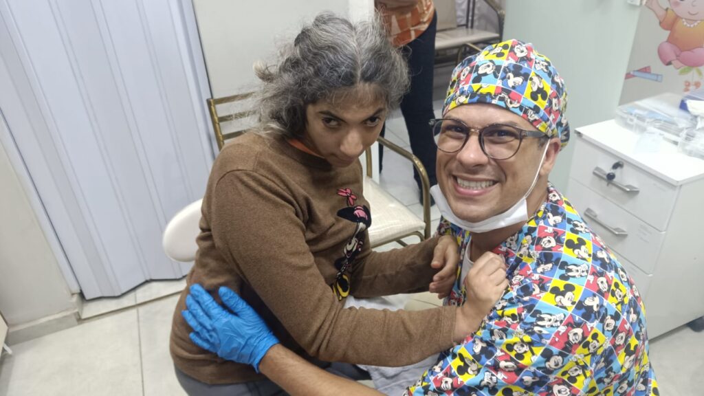 Atendimento odonotlógico para paciente com paralisia cerebral